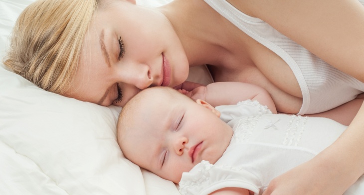 Pros and Cons of Co-Sleeping with Your Baby